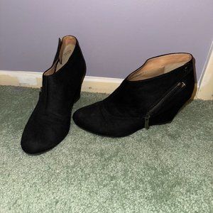 CL Laundry Size 8.5 wedge bootie
